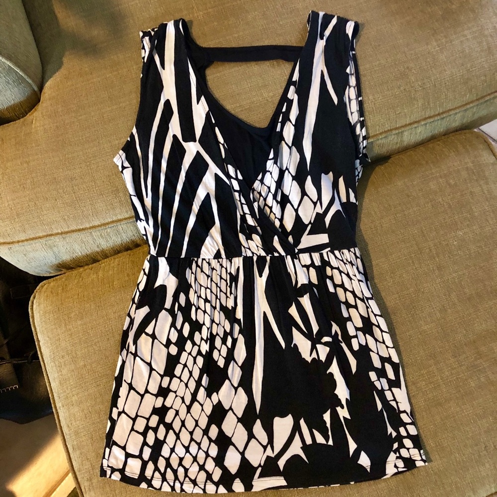 White House Black Market Top M